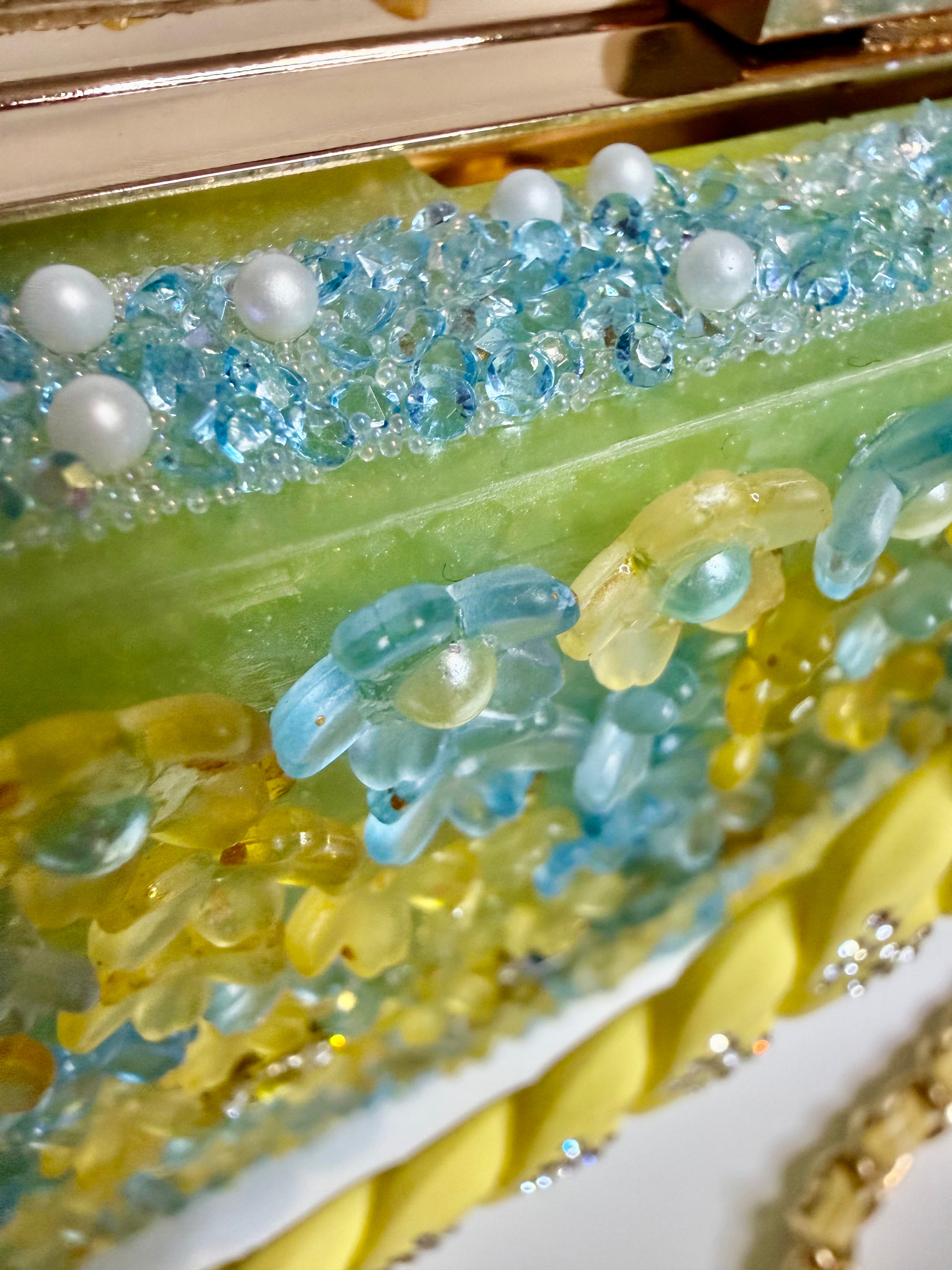 The Promenade Collection - The Sun-Seeker