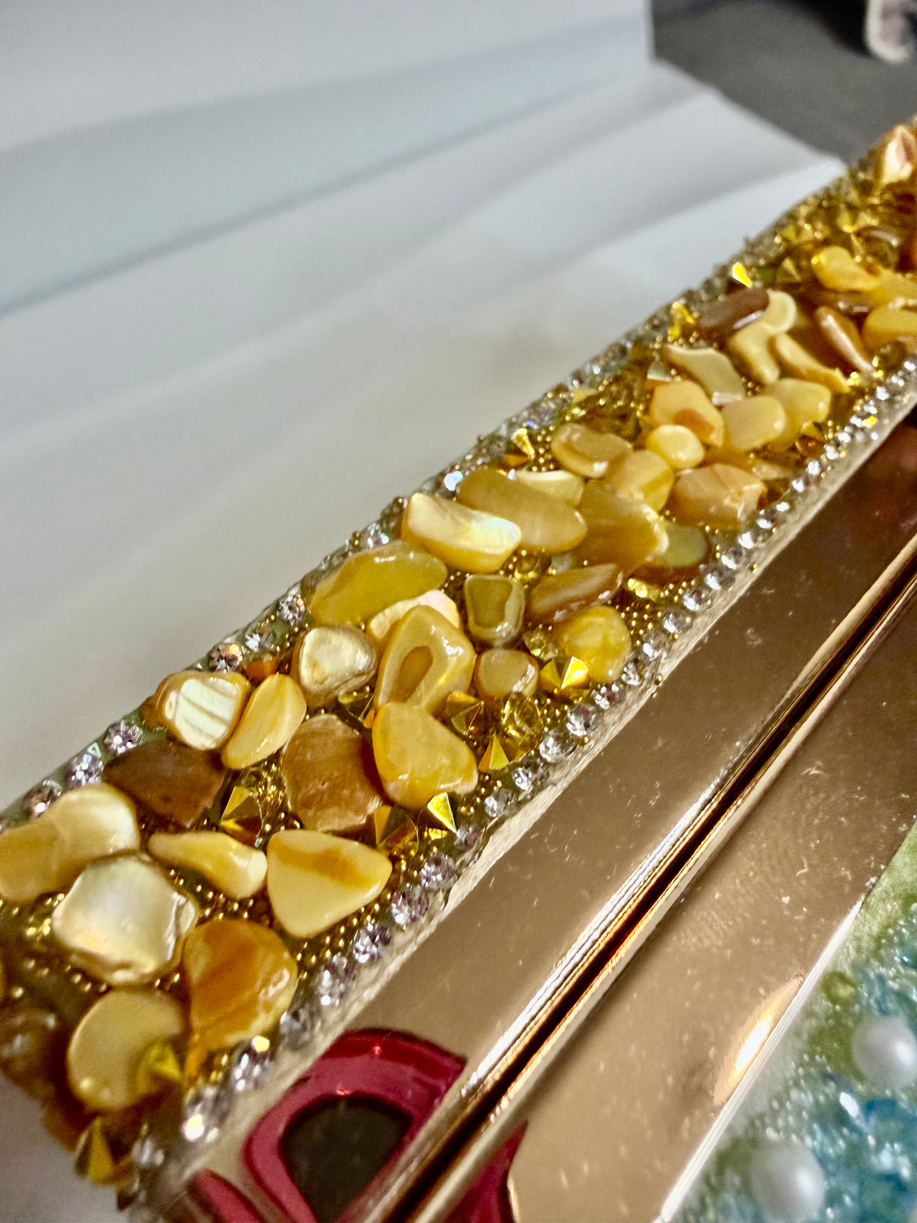 The Promenade Collection - The Sun-Seeker